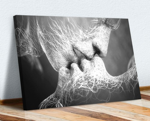 Lovers kiss canvas wall - kiss, art